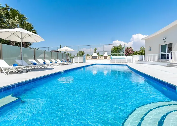 Villa Amelia By Ezoria Villas
